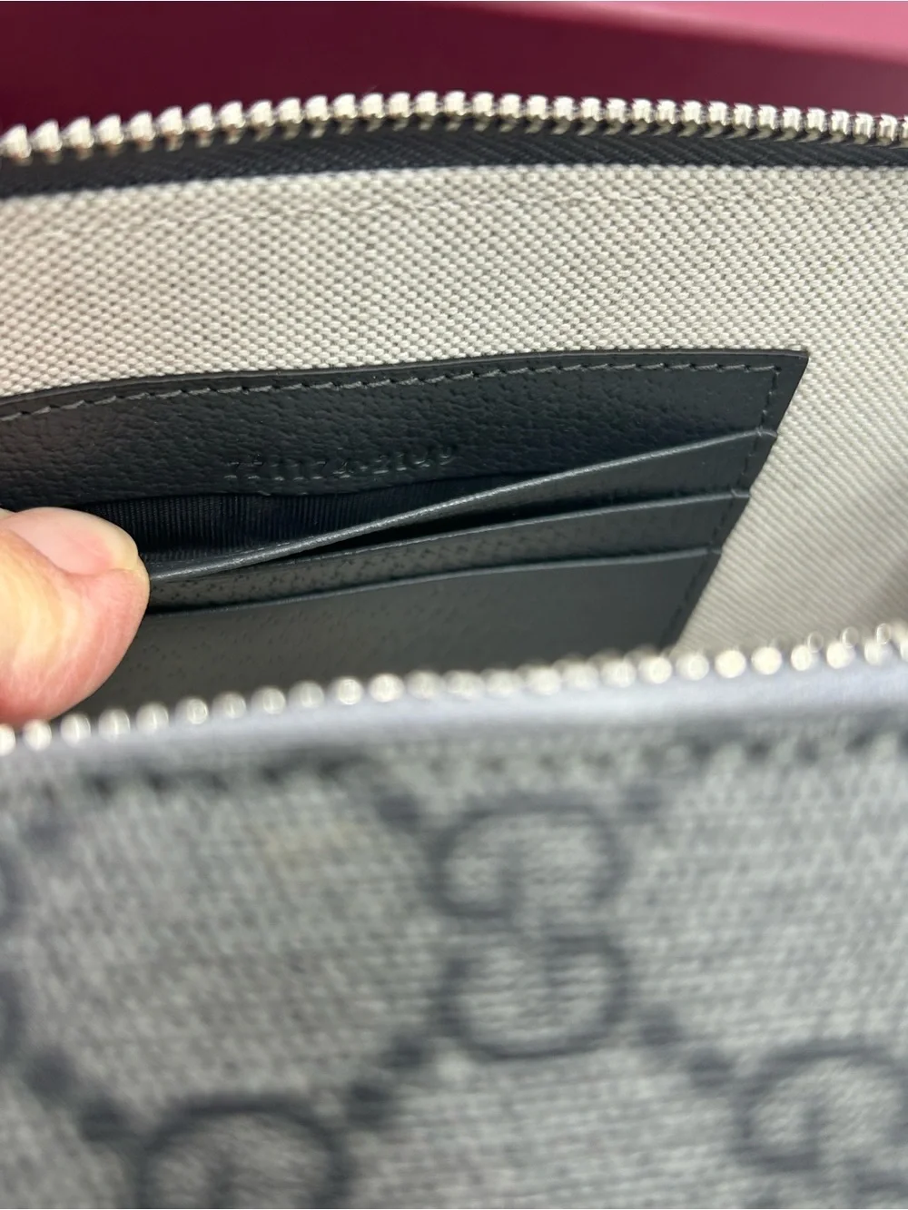 Men's Gucci GG  Supreme shoulder Bag crafted in gray and black canvas made Italy